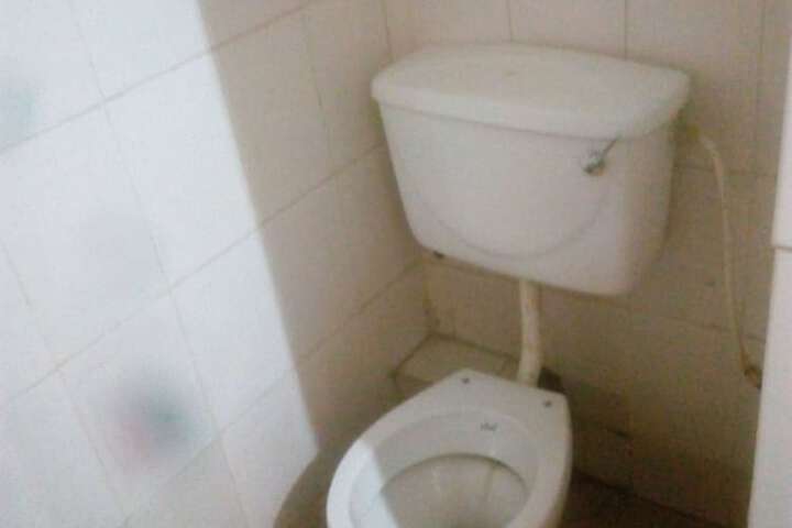 Room 9 of 12