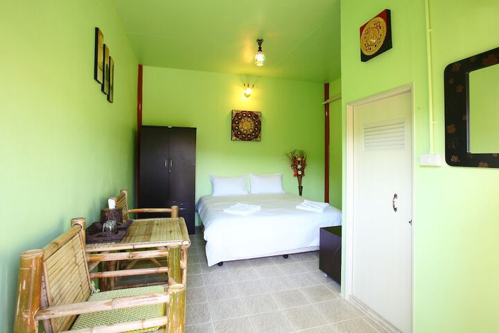 Room 14 of 76