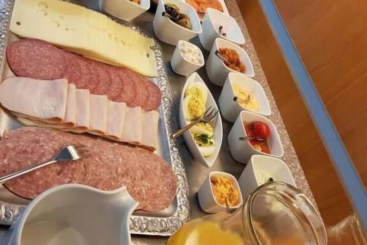 Dining 66 of 76