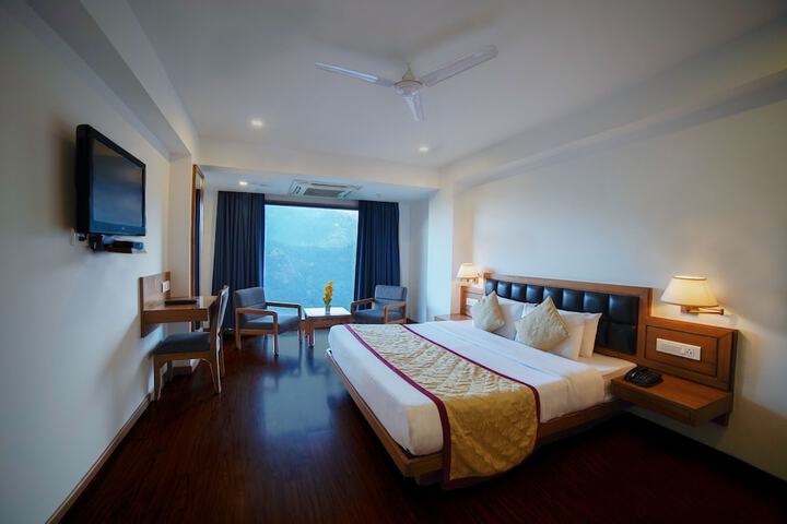 Country Inn Premier Pacific Mall Road Mussoorie in Dehradun