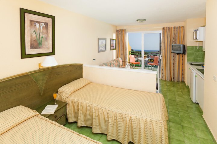 Room 3 of 43