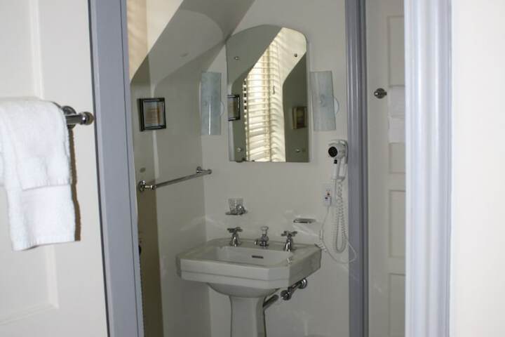 Room 54 of 118