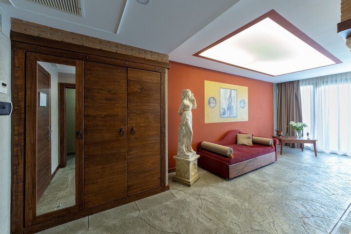 Room 76 of 134