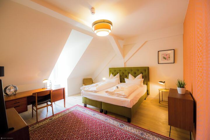 Room 45 of 122