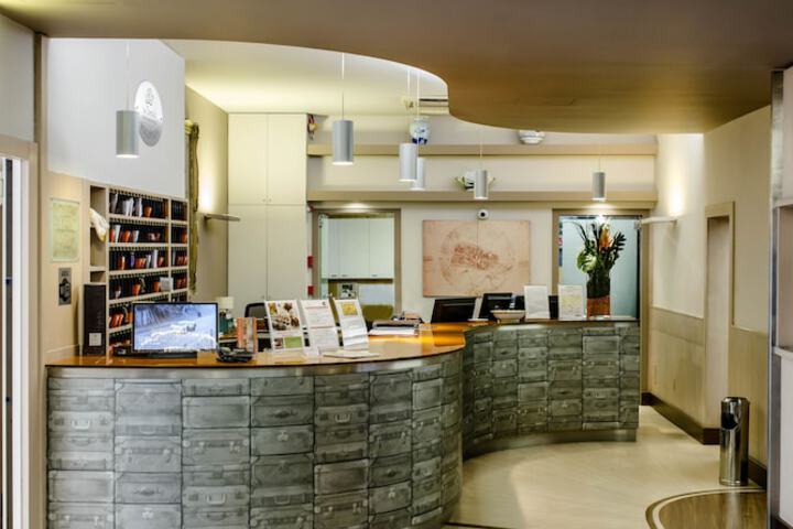 Check-in/check-out kiosk