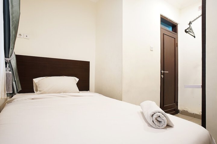 Room 17 of 49