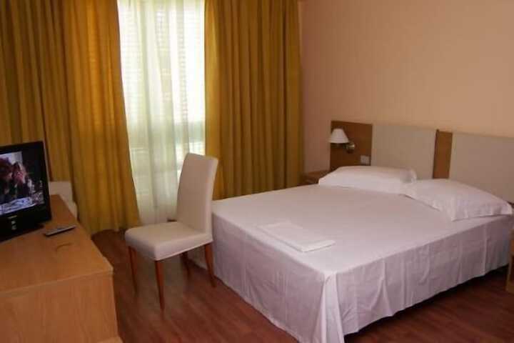 Room 4 of 35