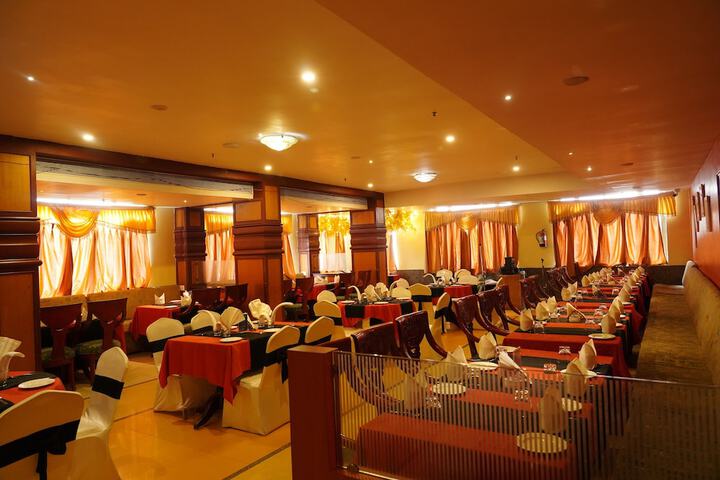 Dining 8 of 22