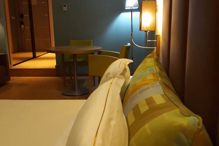 Room 6 of 40