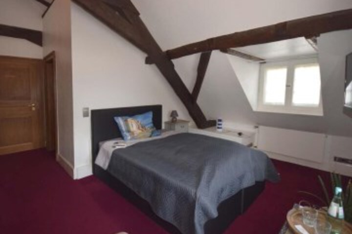 Room 9 of 28