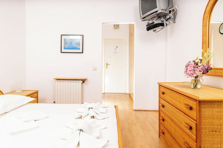 Room 25 of 79