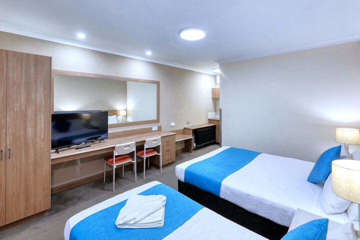 Room 10 of 29