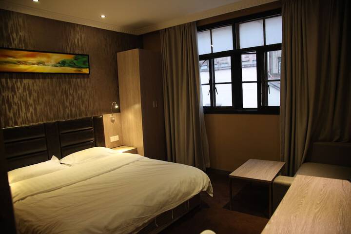 Room 34 of 90