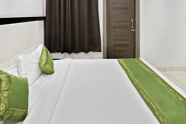 Room 14 of 28