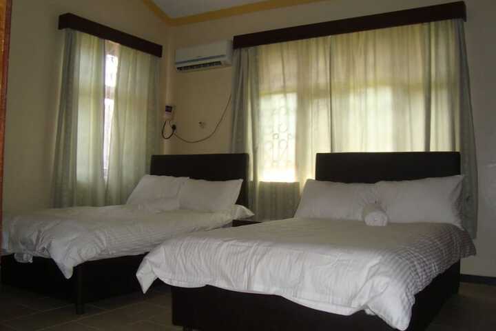 Room 4 of 15