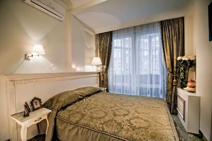 Room 9 of 25
