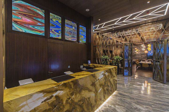 Entrance & Lobby