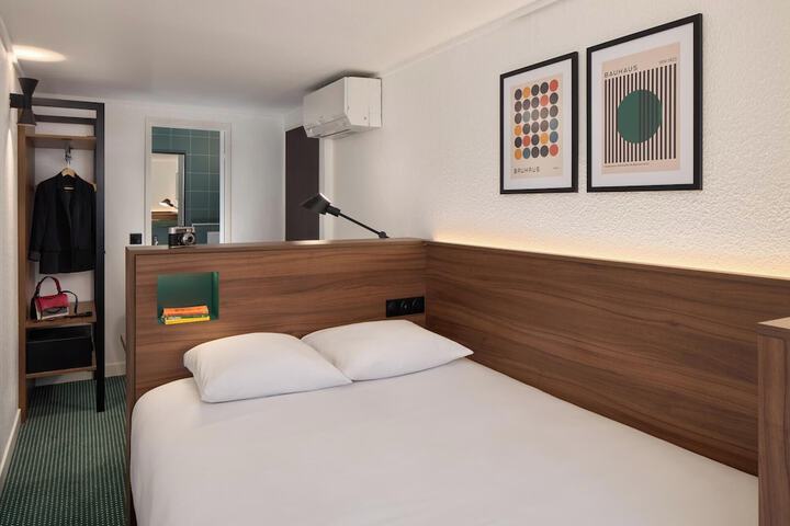 Room 11 of 31