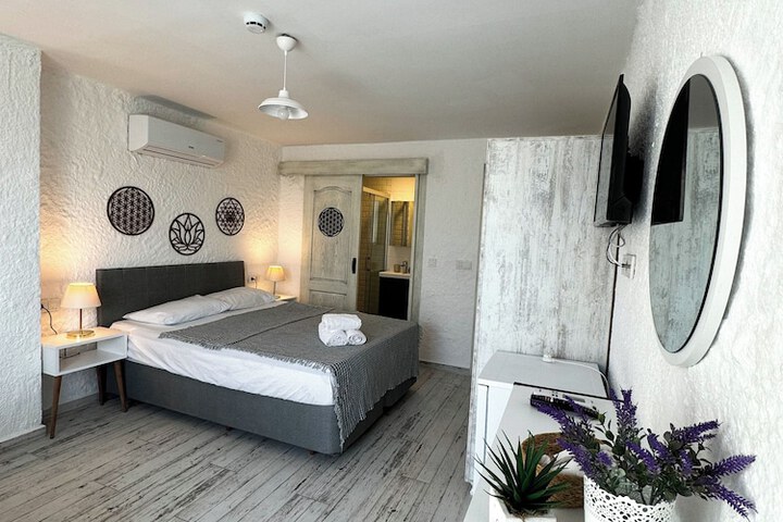 Room 32 of 45