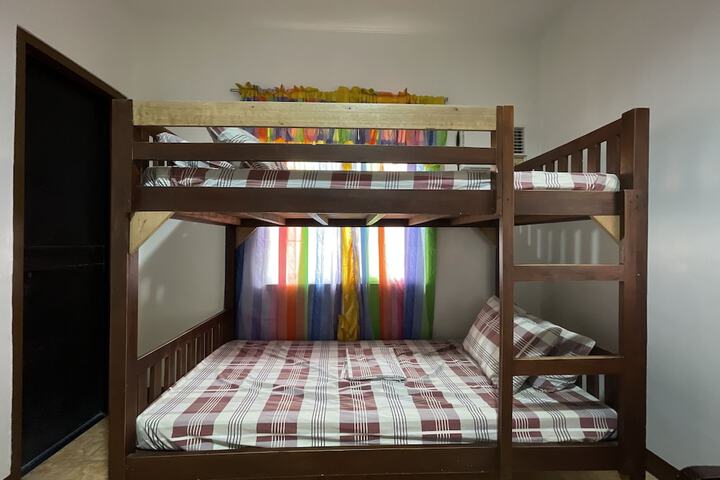 Room 30 of 200
