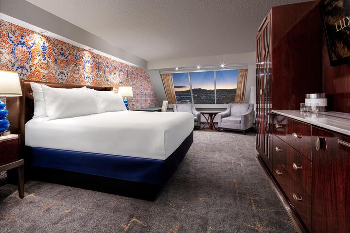 Standard Room, King or Two Doubles (4 of 8)