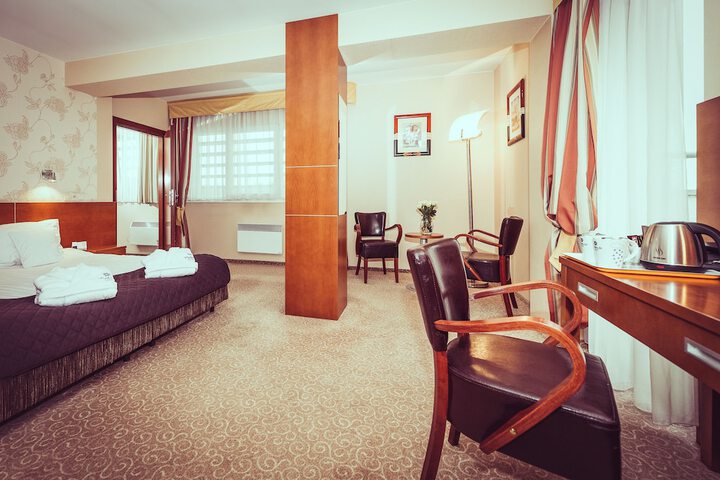 Room 5 of 62