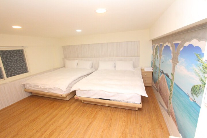 Room 45 of 246