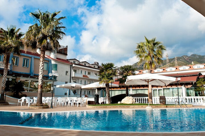 Pool Hotel