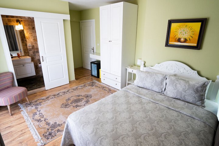 Room 3 of 17