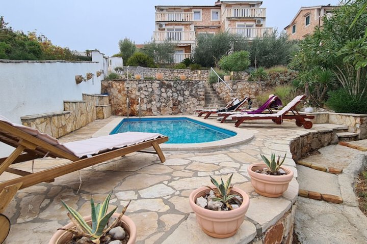 Pool 53 of 62