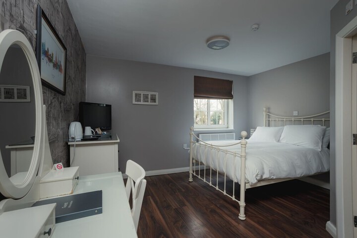 Room 6 of 23