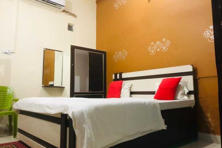 Room 5 of 14