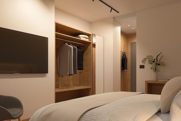 Room 2 of 20