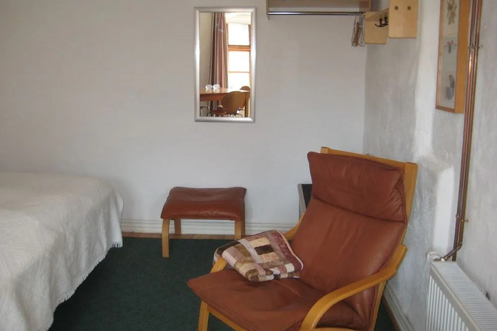 Room 3 of 10