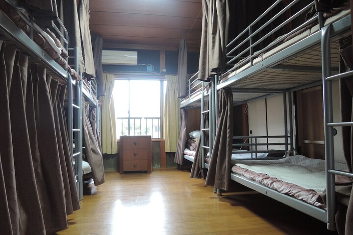 Room 28 of 100