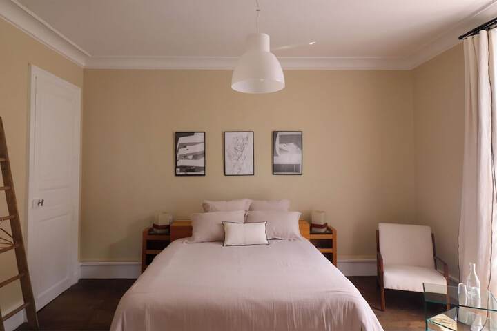 Room 9 of 28