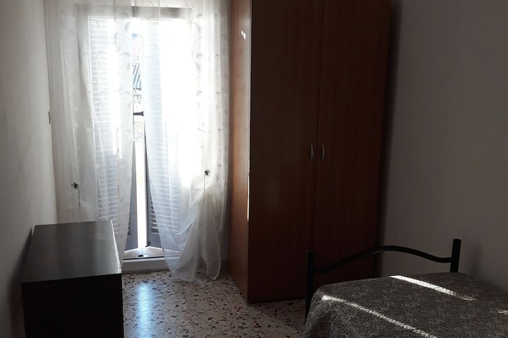 Room 8 of 16