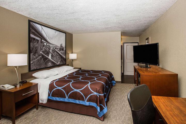 1 King Bed (5 of 12)