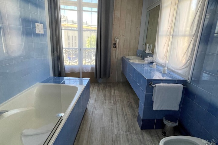 Room 44 of 73