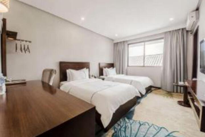 Room 6 of 7