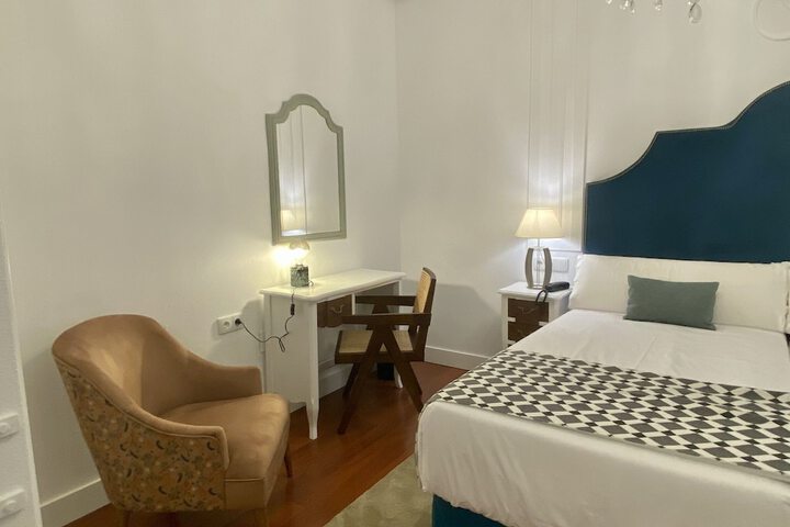 Room 10 of 48