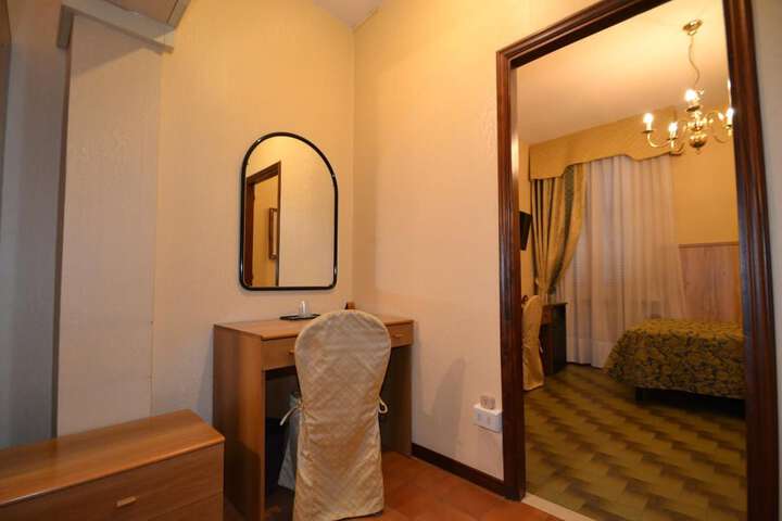 Room 12 of 26