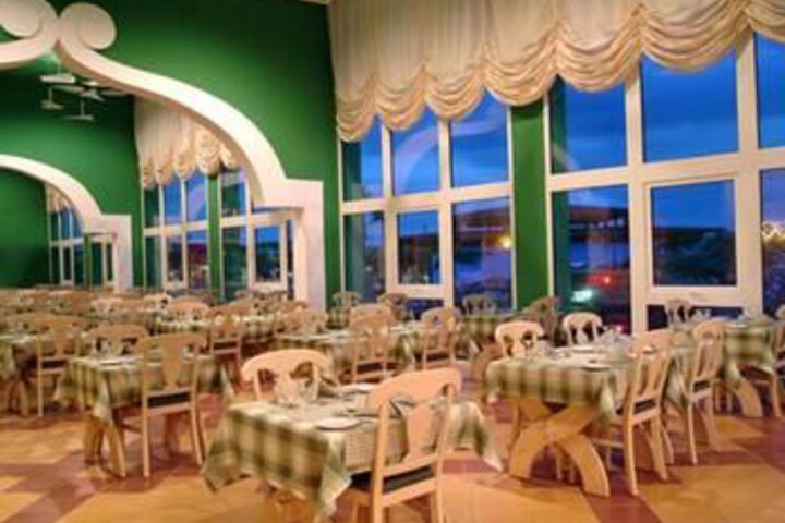 Dining 21 of 22