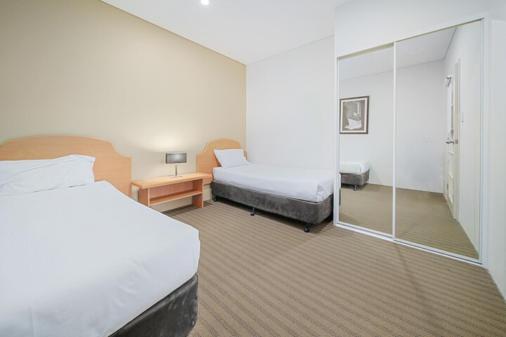 Room 9 of 120