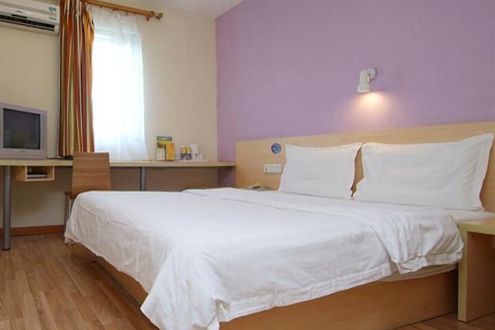 Room 5 of 10