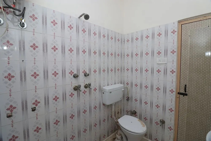 Room 8 of 17