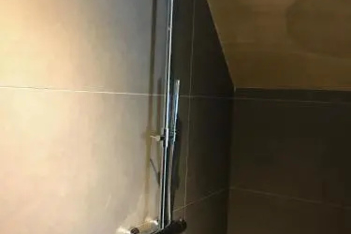 Room 7 of 16