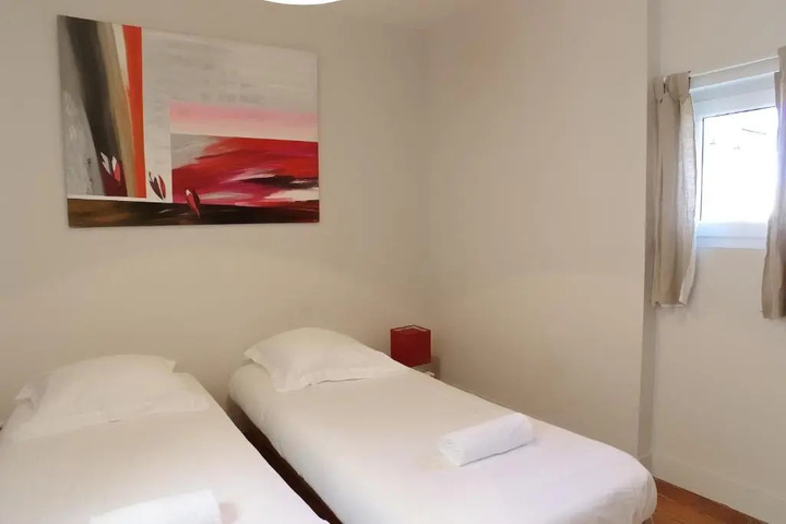 Room 5 of 17