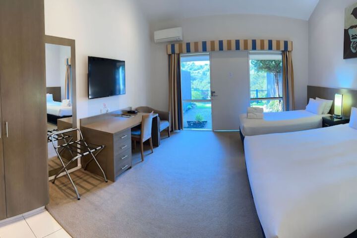 Room 10 of 33
