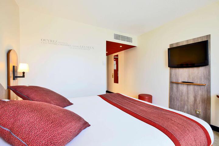 Room 76 of 145